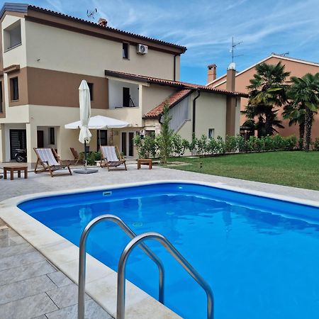 App Sandro With Common Pool Porec Exterior photo