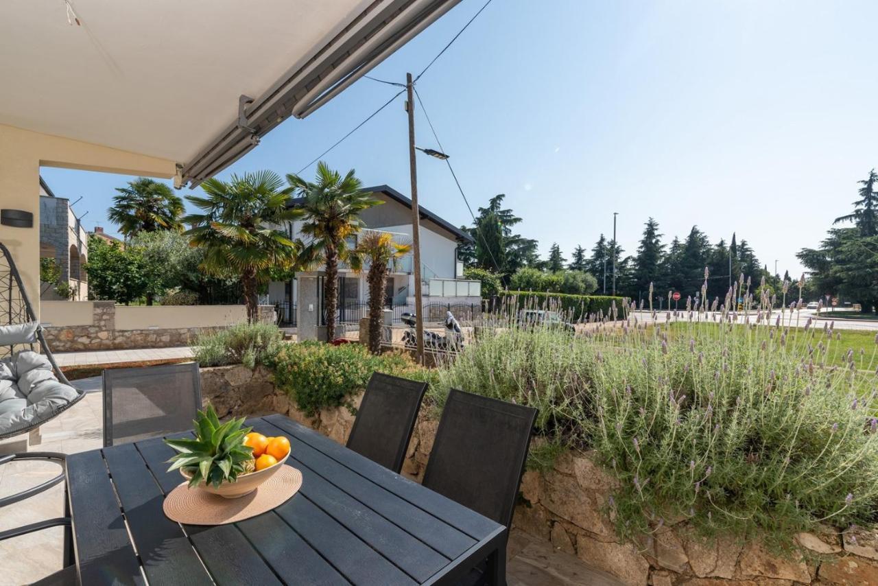 App Sandro With Common Pool Porec Exterior photo