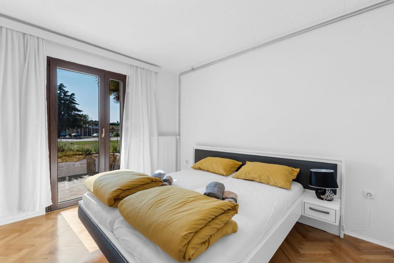 App Sandro With Common Pool Porec Exterior photo