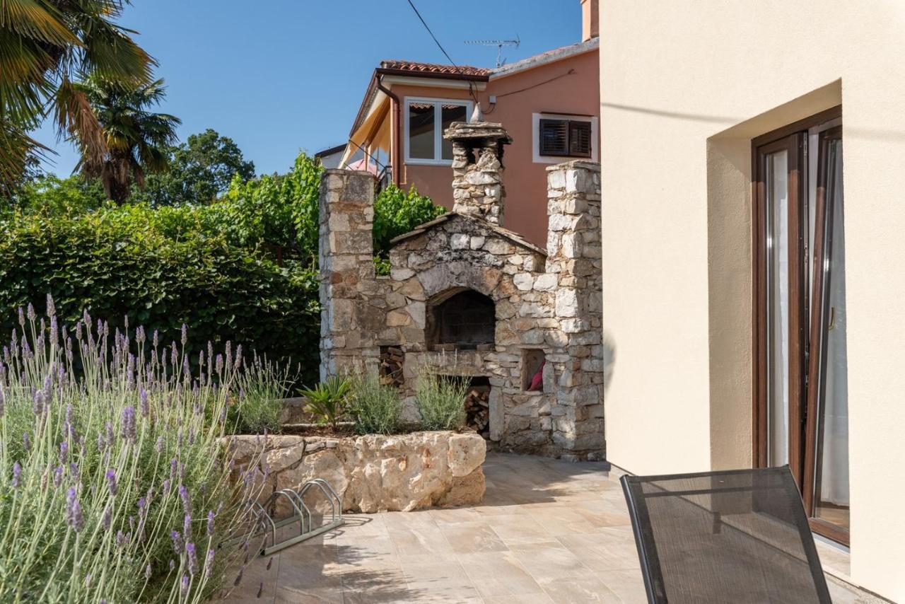 App Sandro With Common Pool Porec Exterior photo