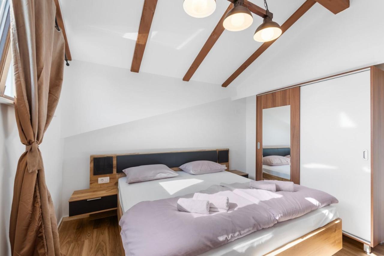App Sandro With Common Pool Porec Exterior photo