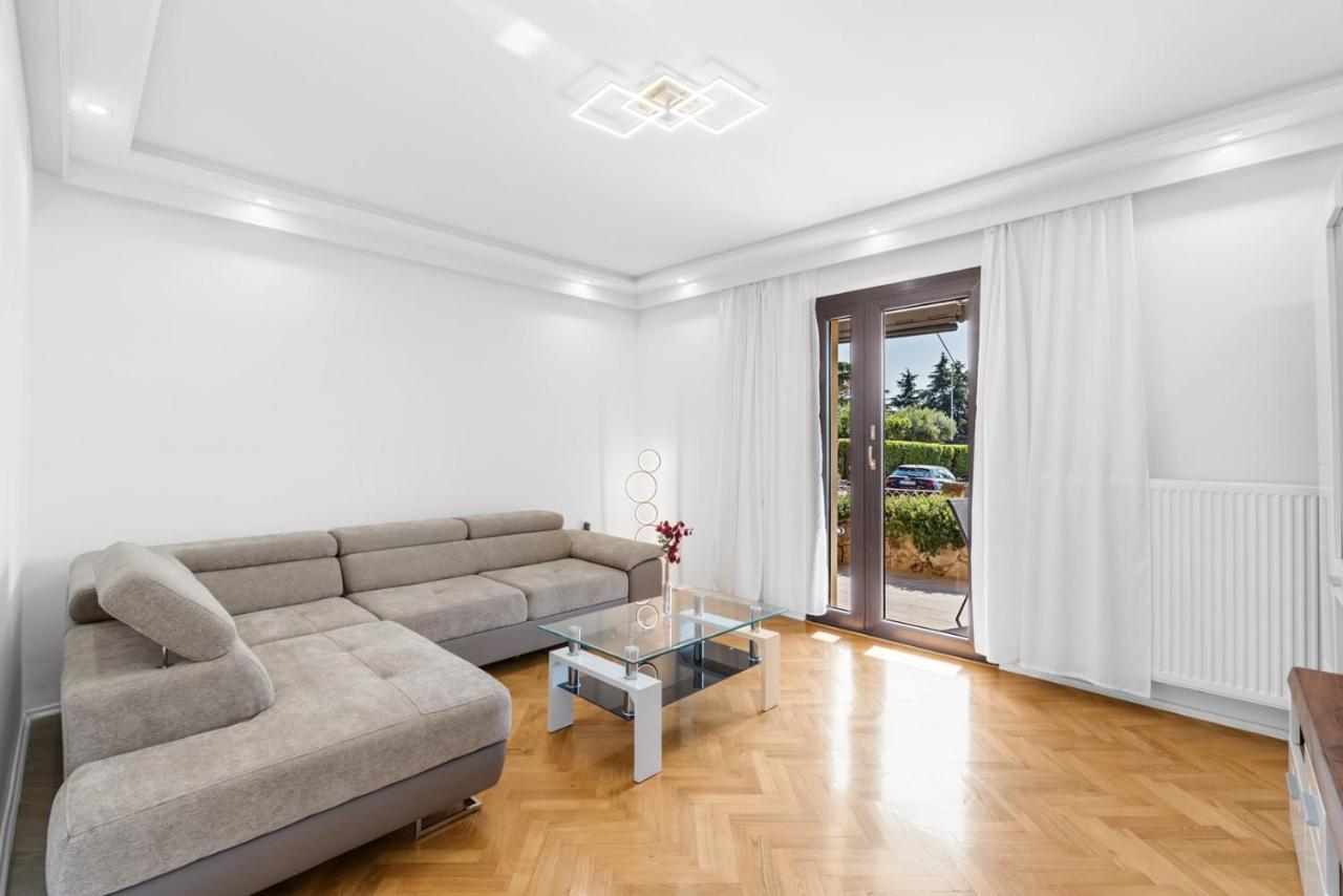 App Sandro With Common Pool Porec Exterior photo