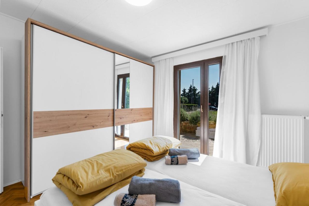 App Sandro With Common Pool Porec Exterior photo
